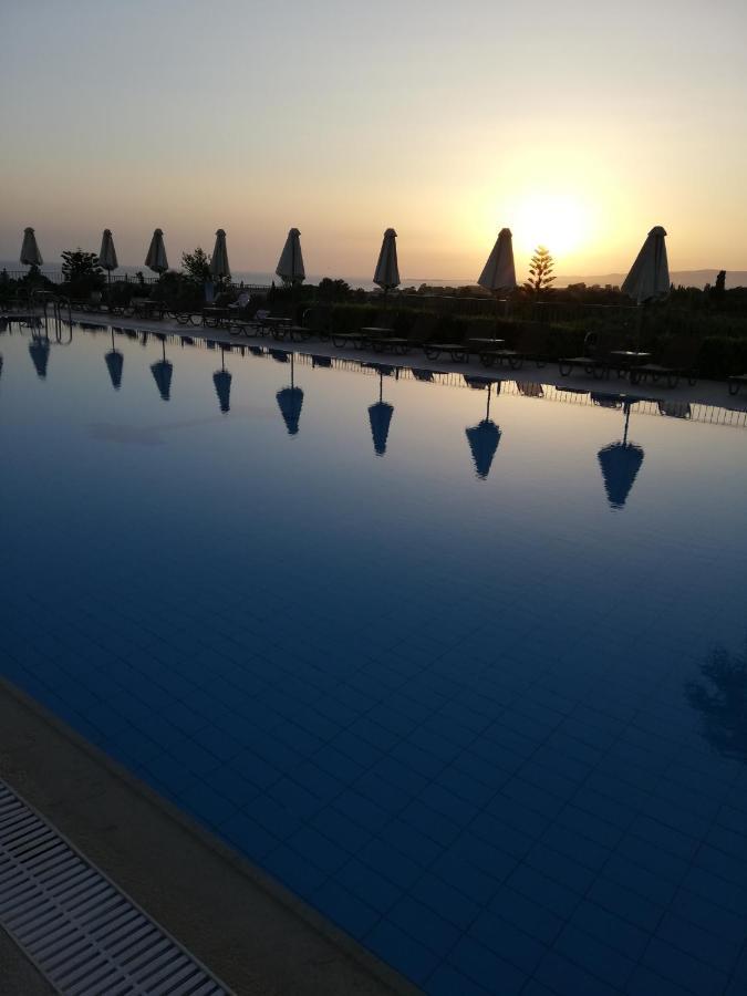 Astra Village Resort 스보로나타 외부 사진